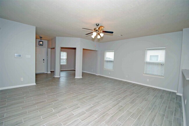 Foto del edificio - 7019 Hazelnut Ln