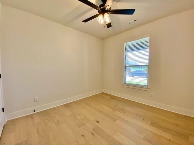 Foto del edificio - 730 Marianne St