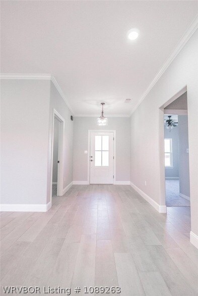 Foto del edificio - 9000 Mayswood Pl