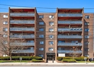 Building Photo - 32 Whites Ave