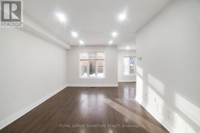 Building Photo - 36 Eastport Dr