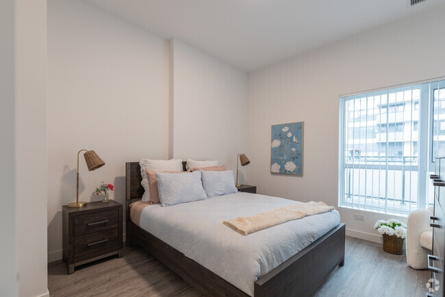 2 chambres, 1 salle de bain - 664 pi2 - Chambre - SOHOSQ Rentals