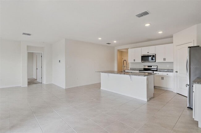 Building Photo - 4373 Deleon St