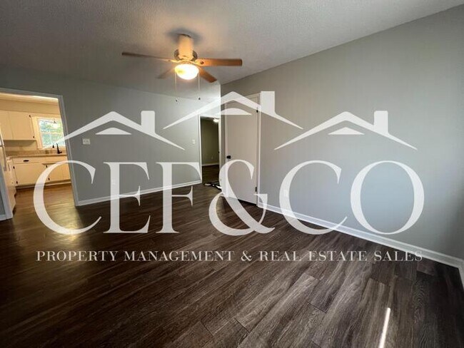 Foto del edificio - Beautifully updated 2 bedroom duplex!