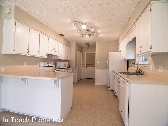 Building Photo - 3 br, 2 bath House - 3949 Foxridge Dr