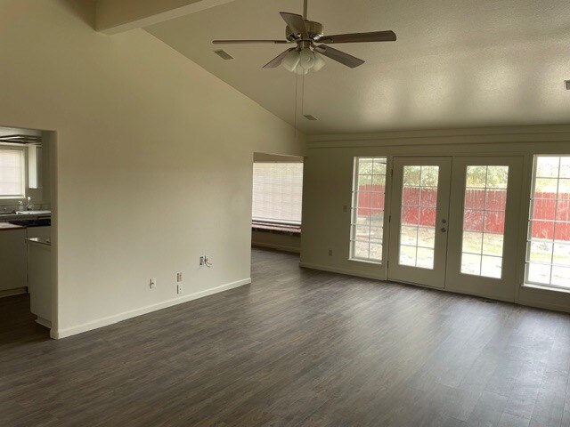 Foto del edificio - 1227 Green Valley Dr