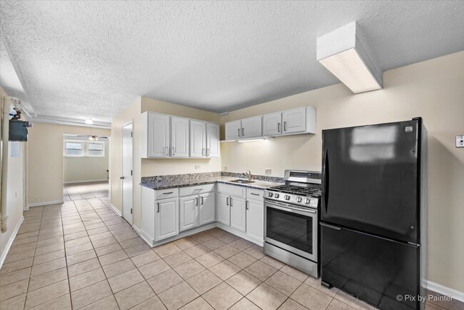 Foto del edificio - 5400 W Foster Ave