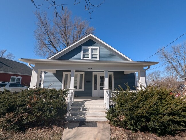 Building Photo - Beautiful 4 Bedroom/ 2 Bath/ 1 Car Garage