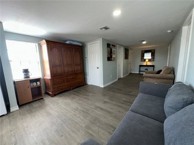 Foto del edificio - 201 Volpe Cir