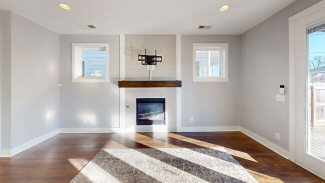 Foto del edificio - Beautiful Three Bedroom East Nashville Home!