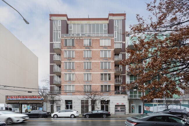 Building Photo - 390 Kings Hwy
