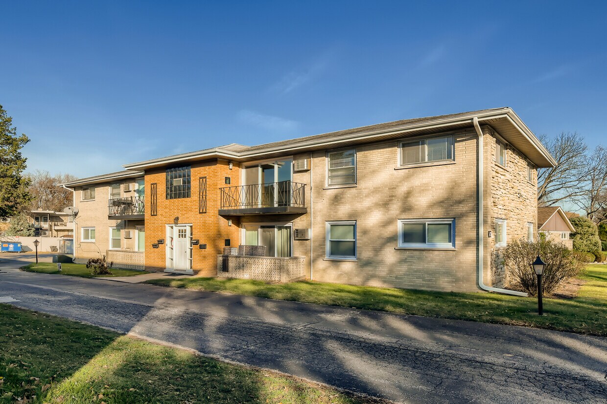 13 Scotdale Rd Unit 1S, La Grange Park, IL 60526 Condo for Rent in La