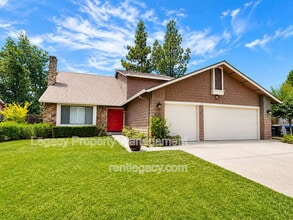 Building Photo - 3209 Serra Way
