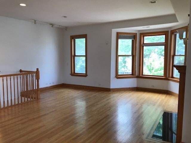 Building Photo - 1415 W Barry Ave