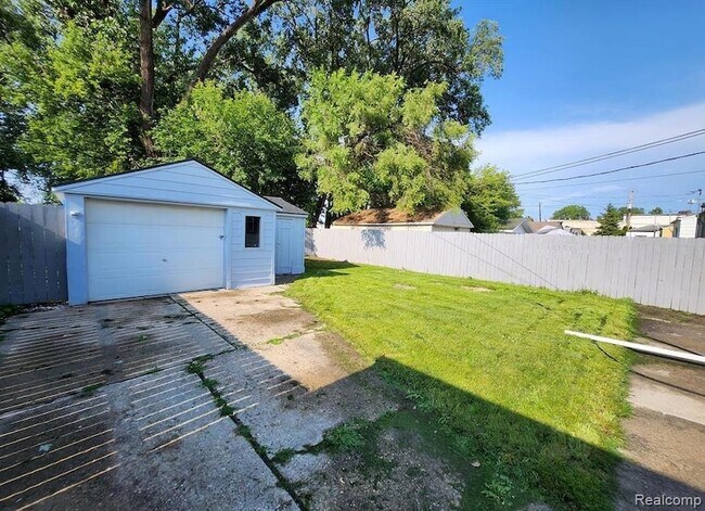 Building Photo - 1761 E Milton Ave