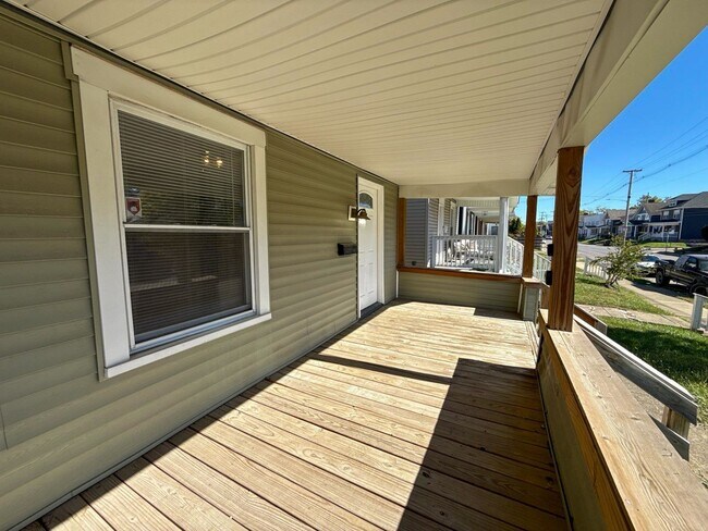 Foto del edificio - Elegant 3-Bedroom Home with Designer Finishes & Private Backyard!