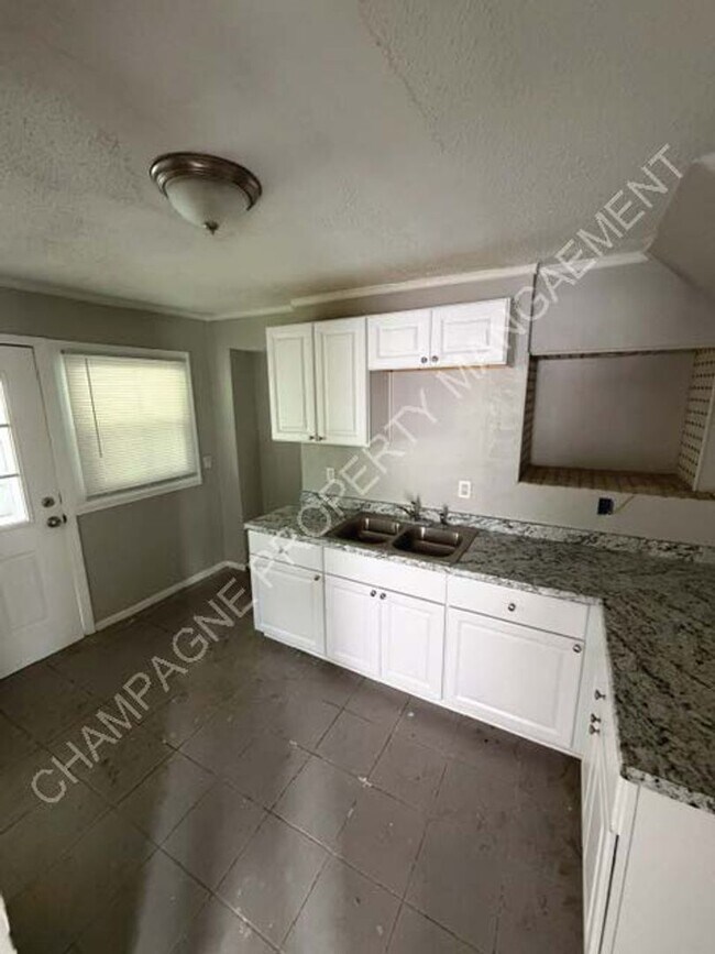 Foto del edificio - 5411-5413 Swope Pkwy.