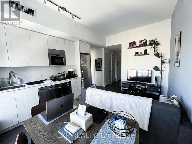 Photo du bâtiment - 5 Mabelle Ave