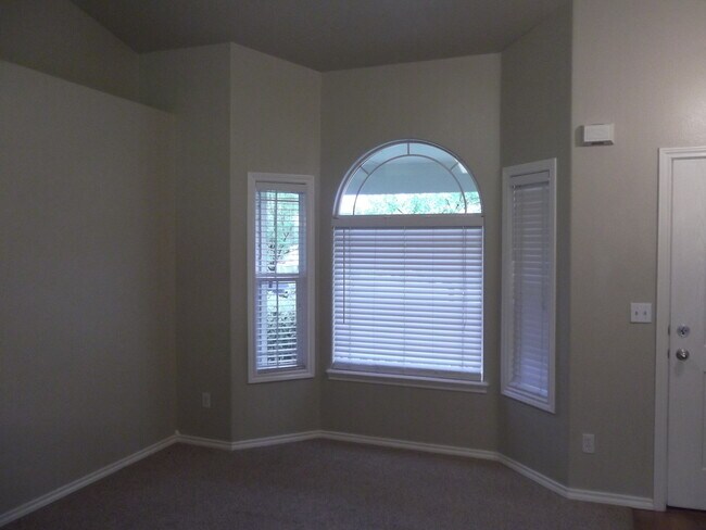 Building Photo - Meridian Home