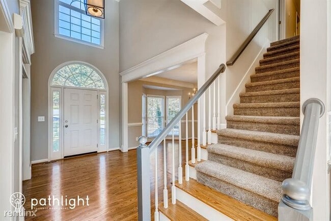 Building Photo - 5 br, 3.5 bath House - 3650 Woodbury Point...