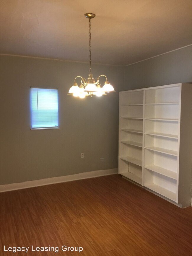 Building Photo - 2 br, 1 bath House - 1041 Pecan St