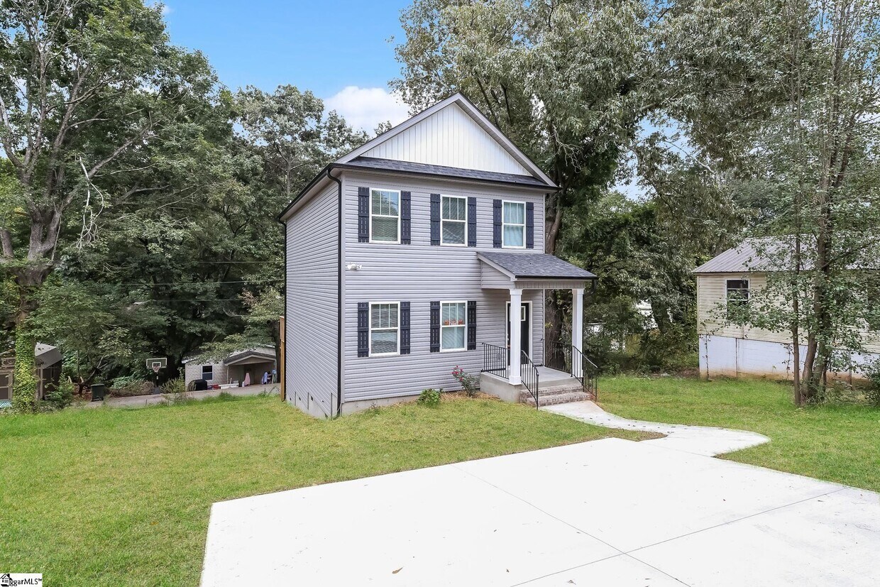 112 Davis St, Easley, SC 29640 House Rental in Easley, SC