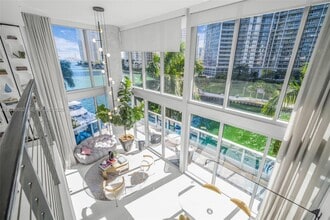 Building Photo - 200 Biscayne Blvd Way