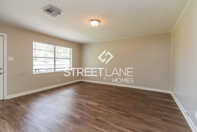 Building Photo - Charming 2 Bedroom in Pasadena!