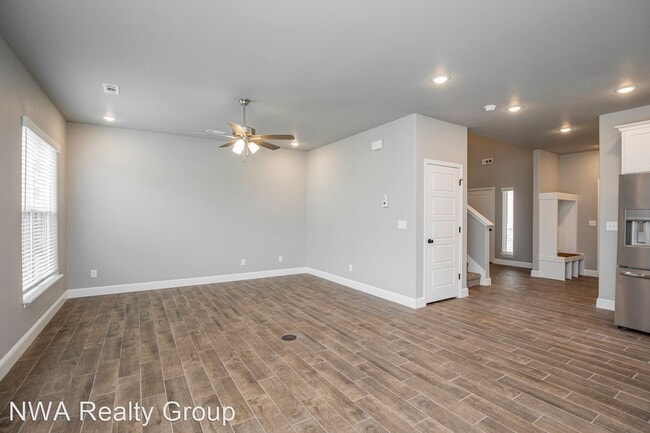 Building Photo - 4 br, 2.5 bath House - 2010 Periwinkle Place