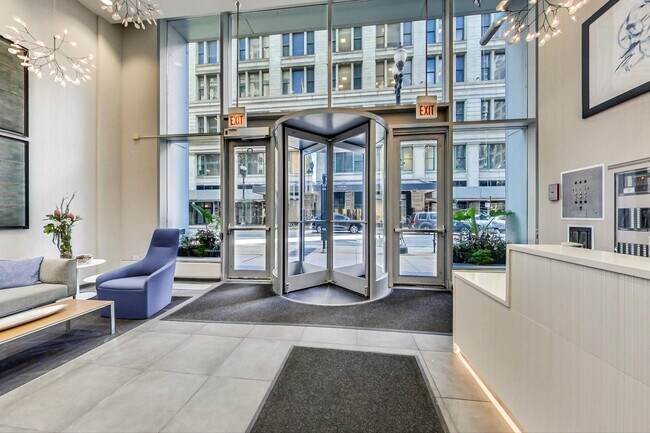 Building Photo - 8 E Randolph St