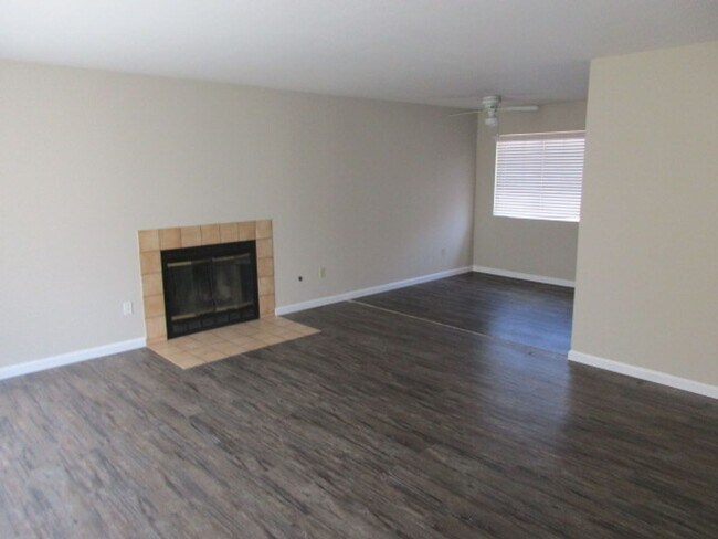 Building Photo - 4 Bedroom House Corner Lot