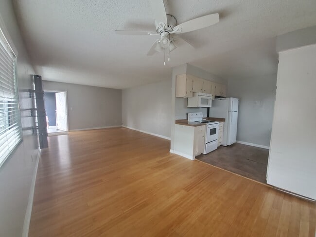 Foto del edificio - 1300 Agate St