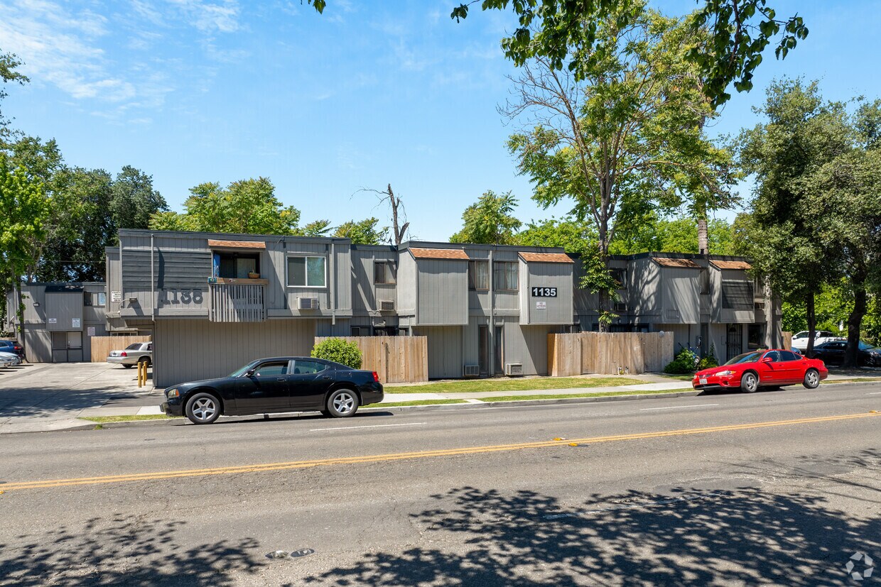 Primario - 1135 N Madison St
