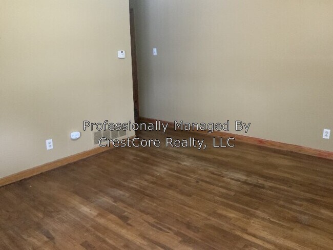 Building Photo - 306 Poplar St