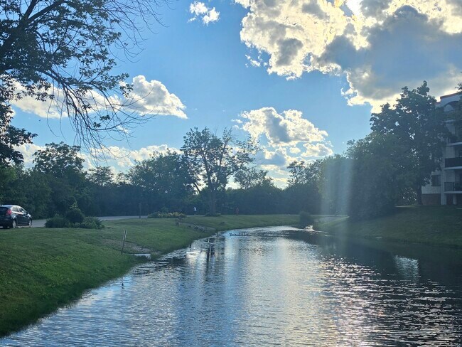Foto del edificio - 375 Plum Creek Dr