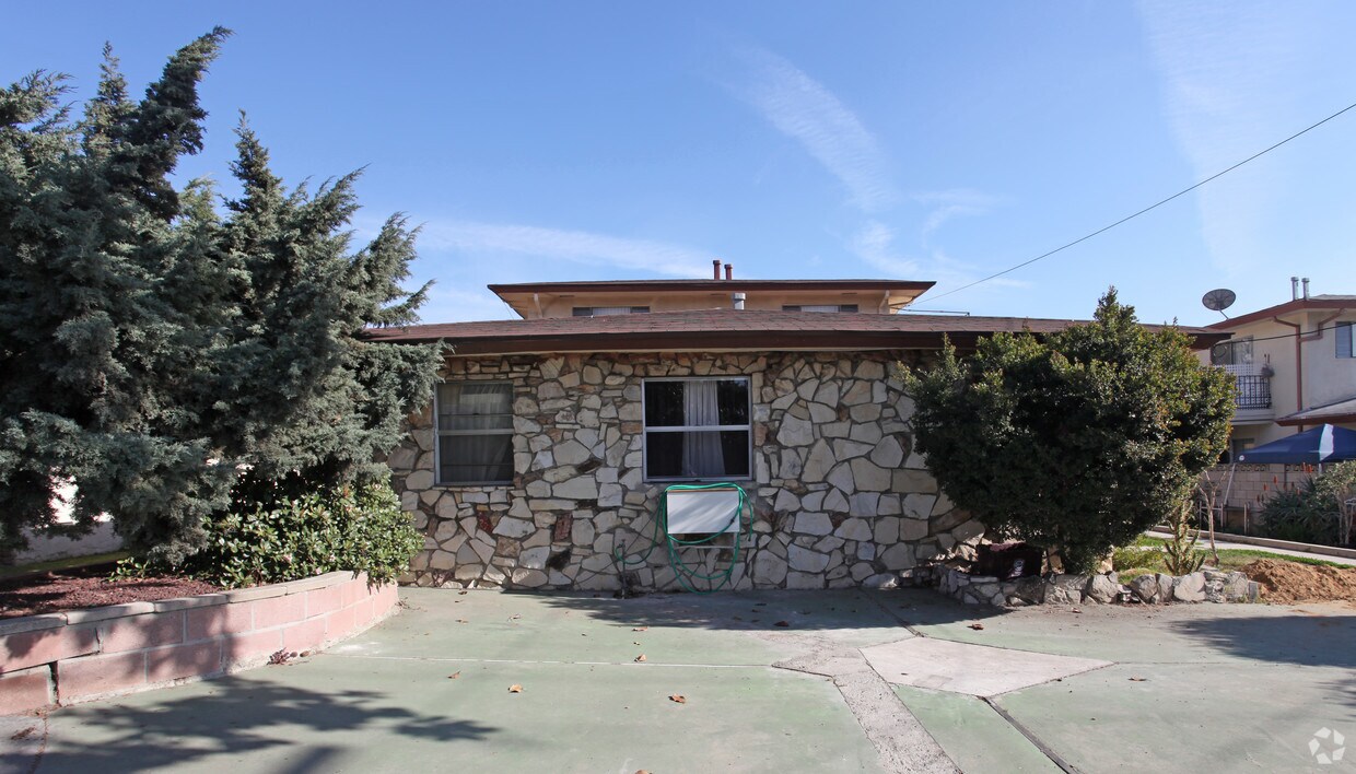 Building Photo - 412 N Maple Ave