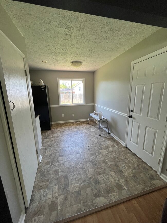 Building Photo - 1506 Yazoo Dr
