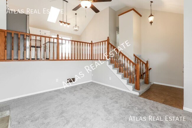 Foto del edificio - Wonderful 3 Bed/ 3 Bath split-level home i...