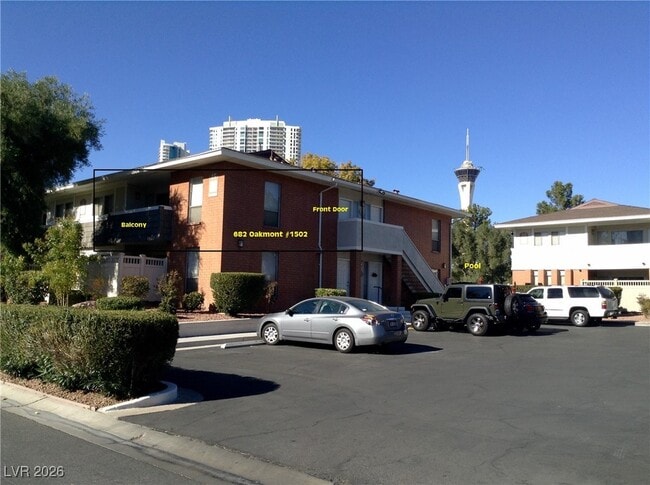 Building Photo - 682 Oakmont Ave