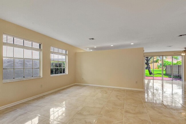 Building Photo - 2527 Sawyer Ter