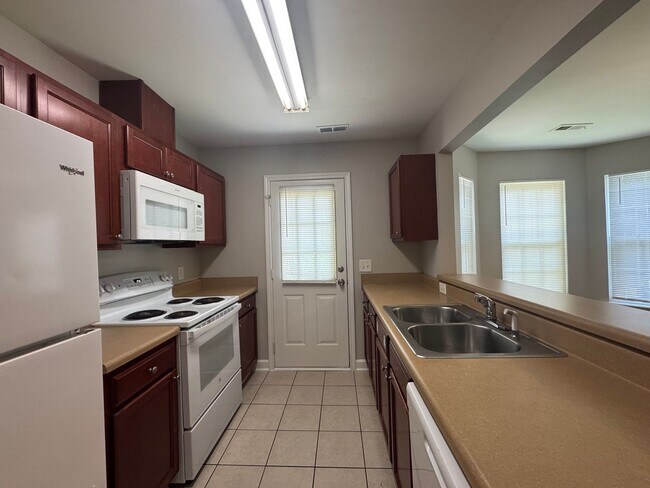 Building Photo - 3 Bedroom Near Downtown Wake Forest