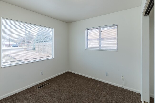 Building Photo - Cute 2 Bedroom 1 bath Home in the heart of...