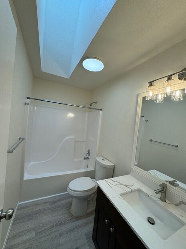 Foto del edificio - Perfect and "LIKE-NEW" family home*** fenc...