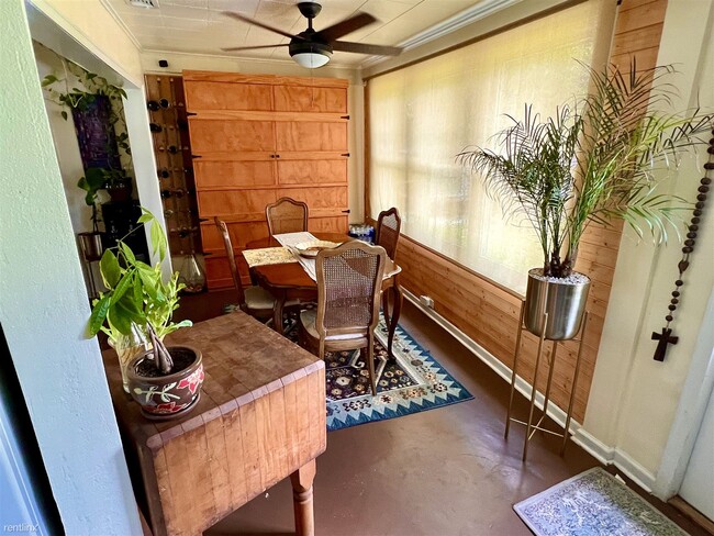 Building Photo - 3 br, 2 bath House - 212 Southeast Kalash ...