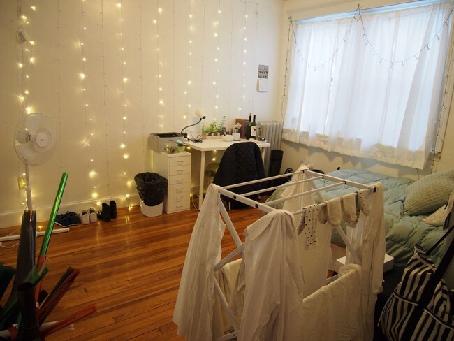 Foto del edificio - BRIGHTON 4 BED/2 BATH AVAILABLE 9/1 ~ HT/HW INCLUDED, GREEN LINE ACCESS