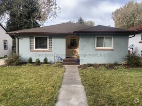 Building Photo - 828 Custer Ave