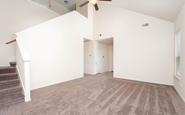 Building Photo - Spacious 4 Bedroom!