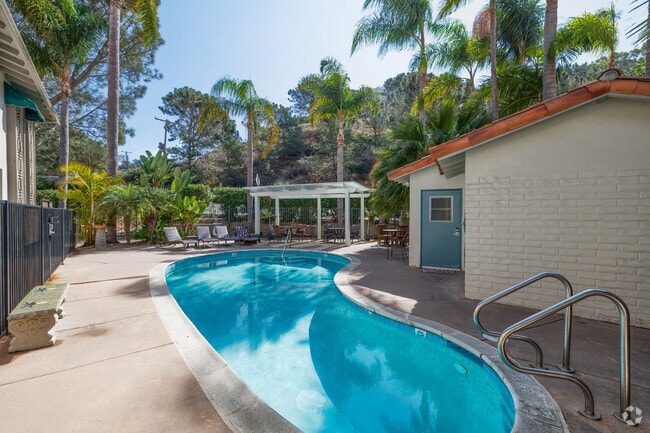 Pool - La Jollan Apartments