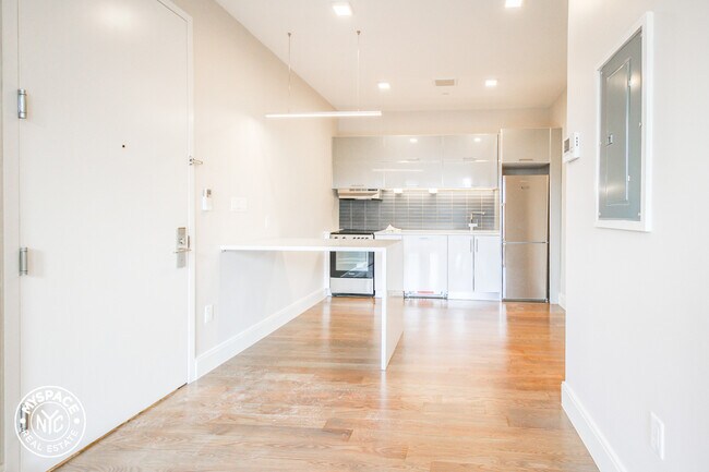 Building Photo - 259 Evergreen Ave