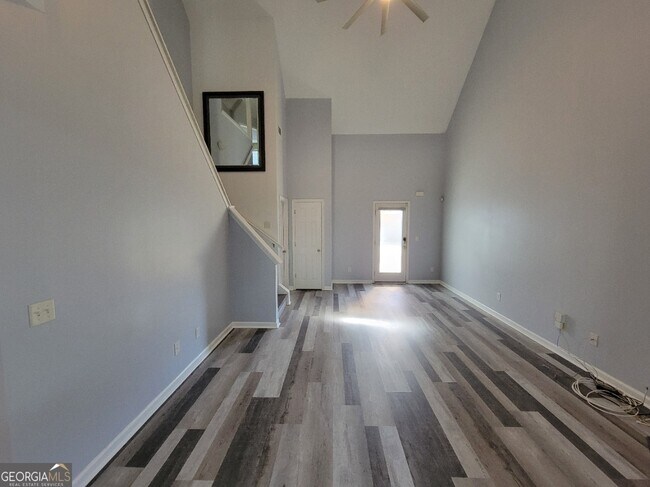 Foto del edificio - 175 Stillwood Dr